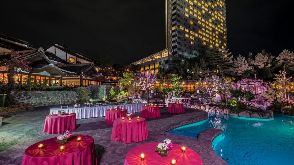 水辺のリビングで立食パーティー