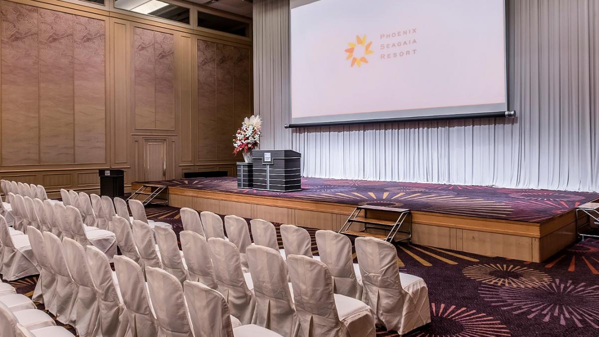 最高1.2mのせり上がりステージ