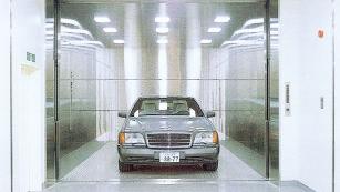 最大6,000kgまで搭載可能なカーリフト