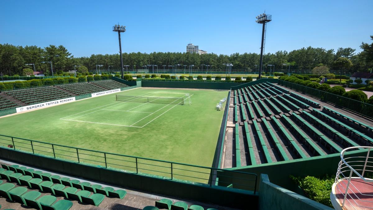 16面の屋外コート