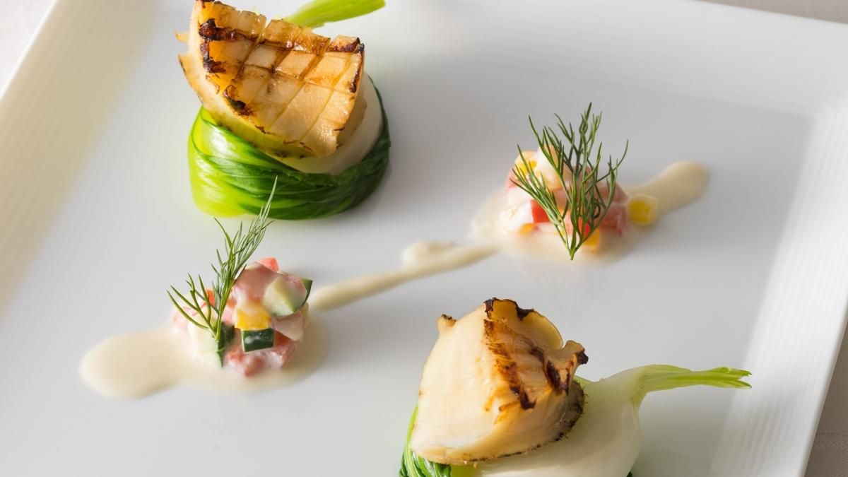 鮑香草焼き フレンチ王道の白ワインソースで