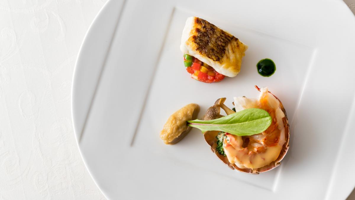 殻付きロブスターのローストと鯛のポワレ 雲丹風味のソース