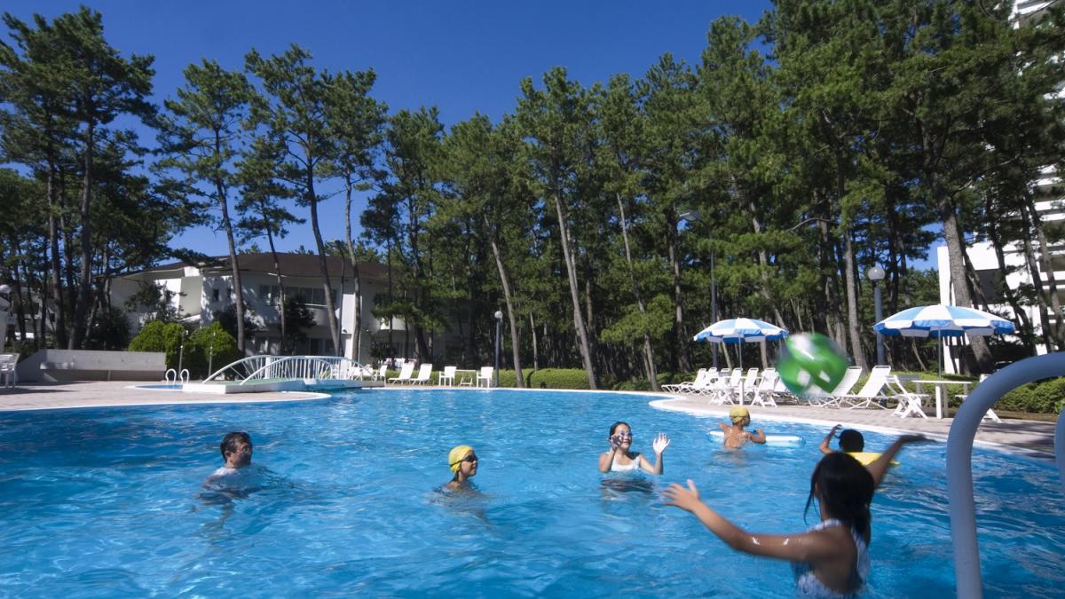 ガーデンプール