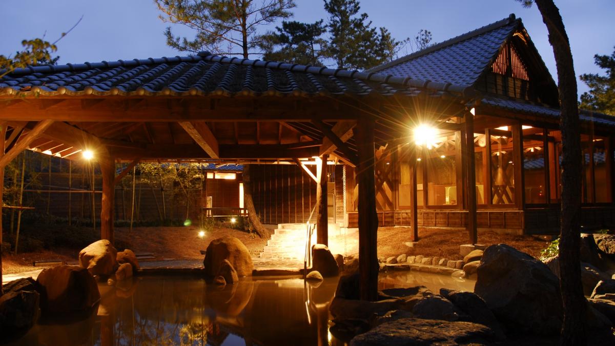 練習後の疲れを癒す温泉施設