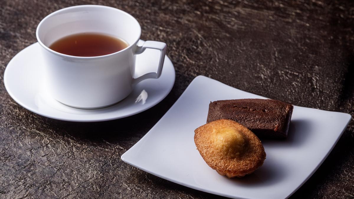 ピエール・エルメ・パリの焼き菓子＆紅茶セット